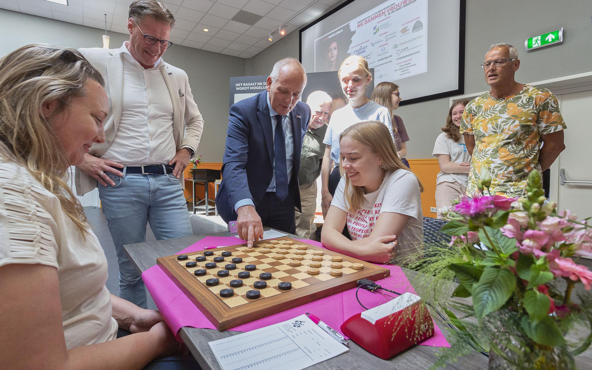 Je bekijkt nu NK Dammen Vrouwen barst los in Hoogeveen